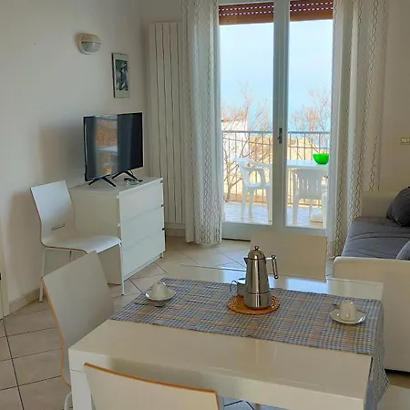 P313 Nr 106 Trilocale Sul Mare Con Ombrellone In Prima Fila