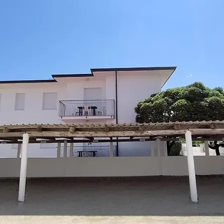 P313 Nr 106 Trilocale Sul Mare Con Ombrellone In Prima Fila Appartamento *