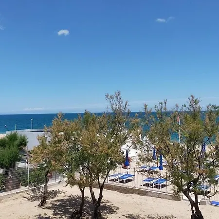 P313 Nr 106 Trilocale Sul Mare Con Ombrellone In Prima Fila Marcelli